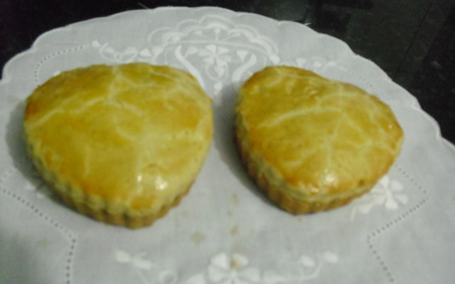 Empadinha de camarão em forma de coração