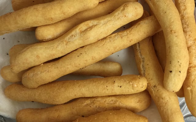 Biscoito de polvilho frito com queijo (não estoura ao fritar)