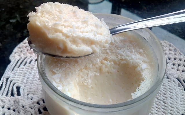 Mousse de leite Ninho cremosa servida em copo