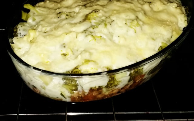 Frango com brócolis e couve-flor ao molho branco