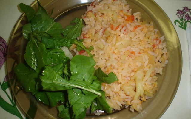 Arroz com couve-flor e tomate