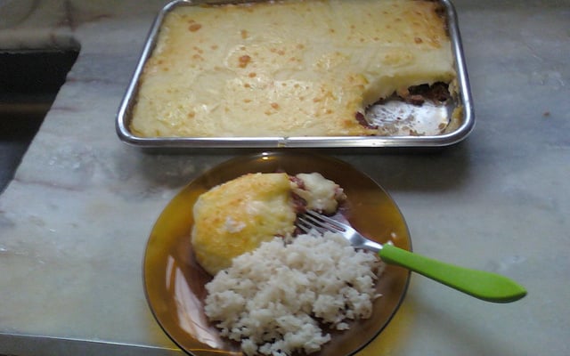 Escondidinho de mandioca com carne seca