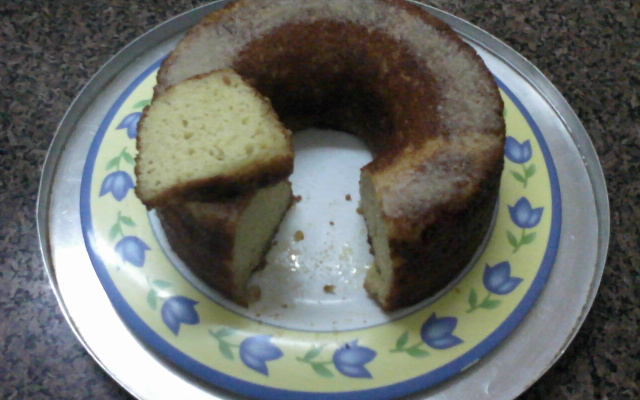 Bolo úmido de laranja