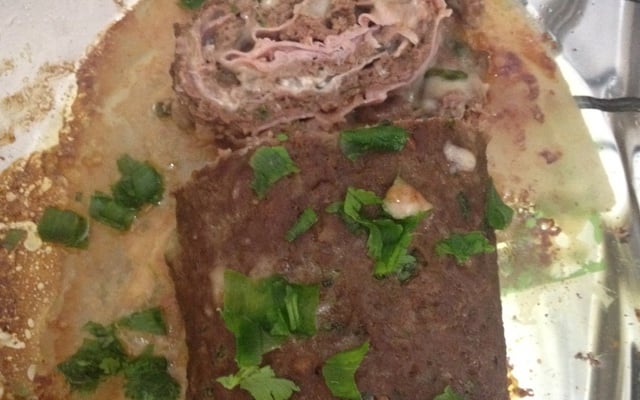 Rocambole de carne recheado