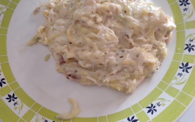 Macarrão de abobrinha com frango.