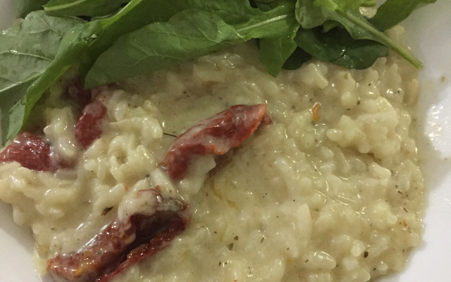 Risoto Urbano de tomate seco com rúcula