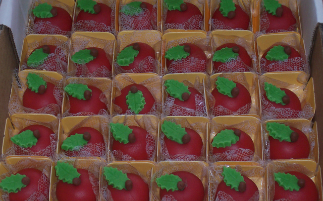 Docinhos modelados com leite ninho e leite condensado