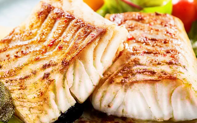 Filé de peixe assado