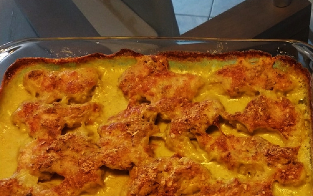 Peito de frango com creme de cebola