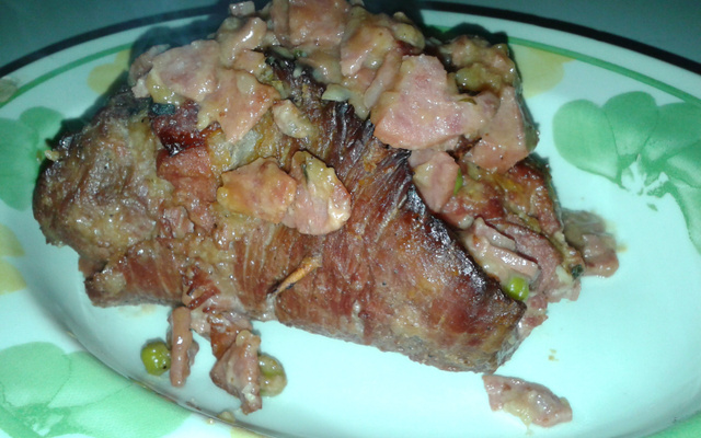 Fraldinha recheada ao molho de requeijão e bacon