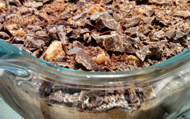 Pavê de chocolate meio amargo com recheio de coco