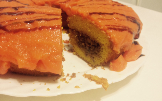 Bolo de cenoura com recheio e cobertura