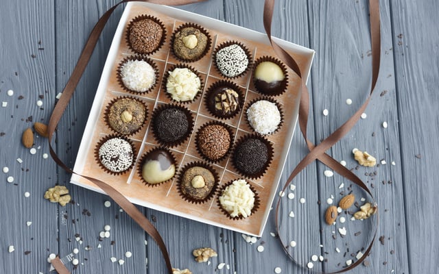 Brigadeiro Gourmet: Nozes, Meio amargo, tradicional, amendoim (paçoquita) e amêndoa