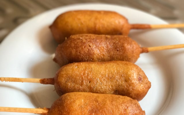 Enroladinho de salsicha com massa de liquidificador