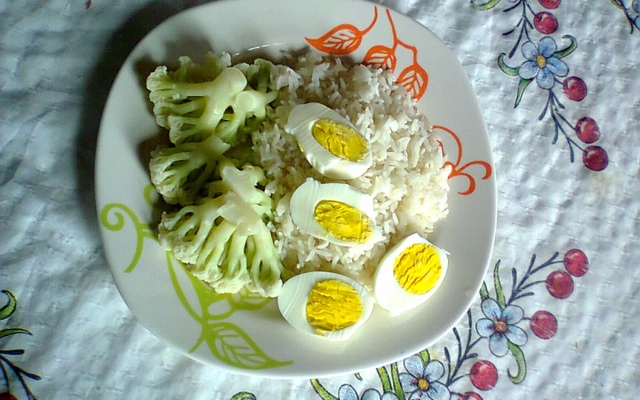 Arroz com couve-flor e tomate