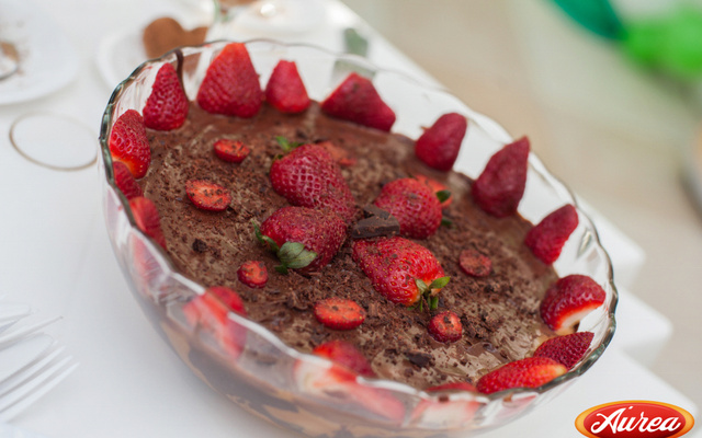 Sobremesa de Doce de Leite com Morangos - Áurea