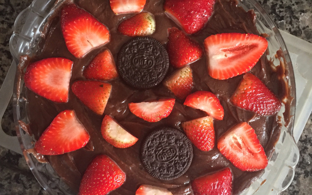 Torta de morango com brigadeiro e oreo