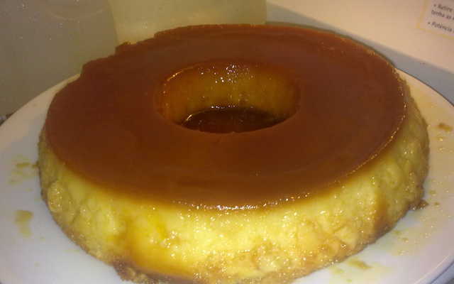 Pudim cremoso de coco