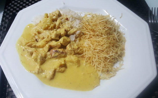 Frango ao curry com abacaxi