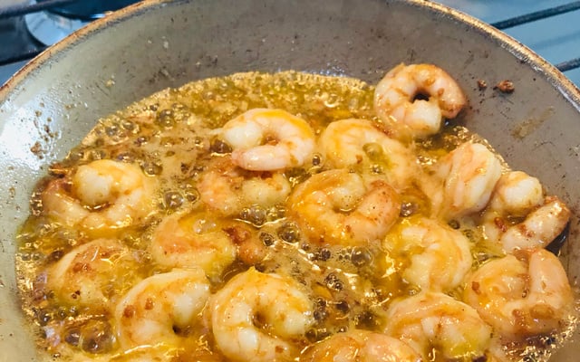 Camarão na manteiga com alho