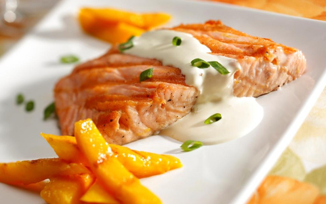 Salmão com mangas