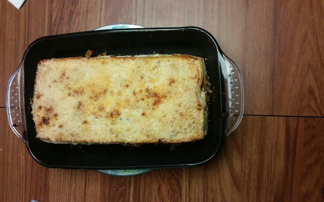 Lasanha com molho branco e bolonhesa