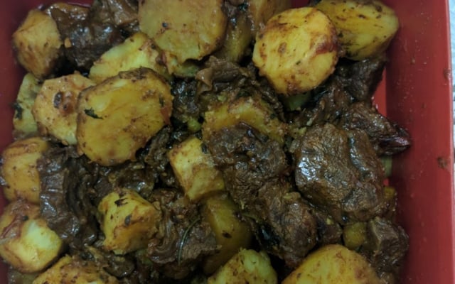 Carne refogada com batata doce