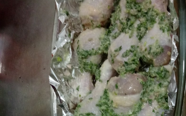 Coxa de frango assada com batatas