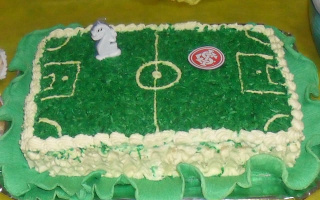 Pão de ló recheado com morangos