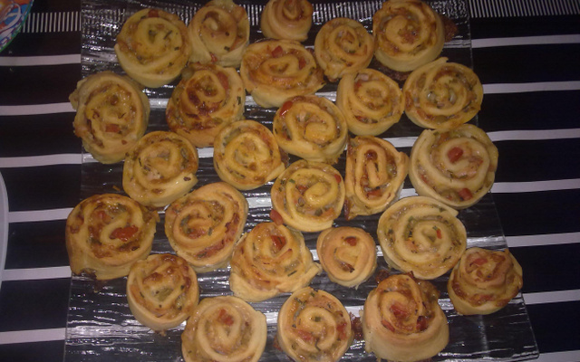 Caracóis de presunto e queijo