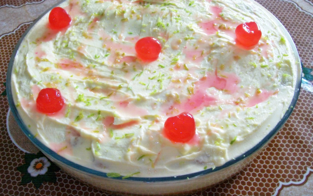 Torta de bolachinha de limão com cereja