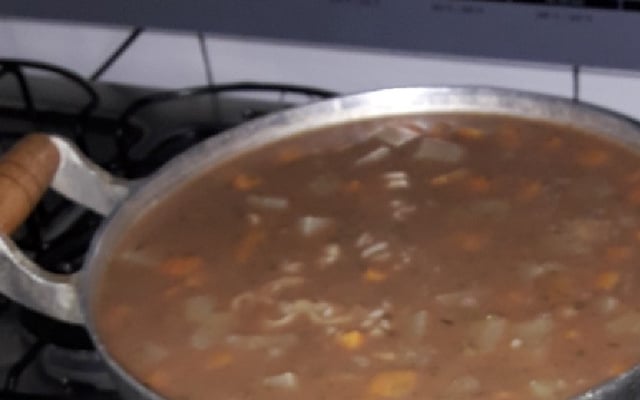 Sopa de feijão com legumes