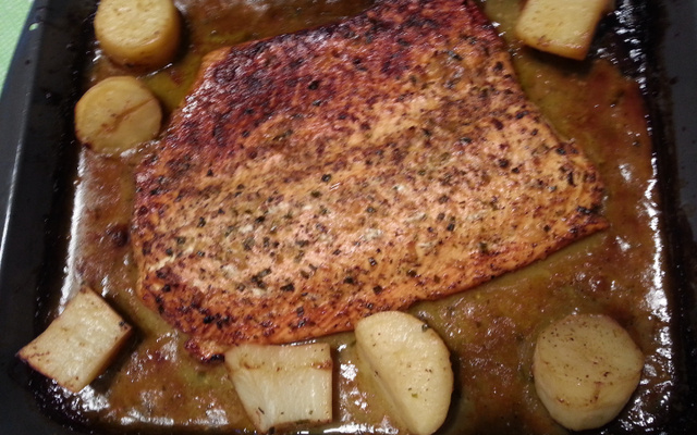 Salmão ao molho de maracujá