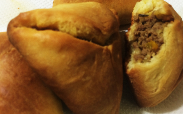 Esfiha de carne temperada