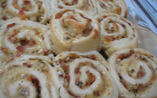 Caracóis de presunto e queijo