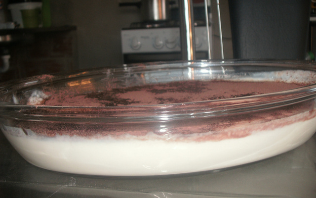 Doce gelado de coco com chocolate