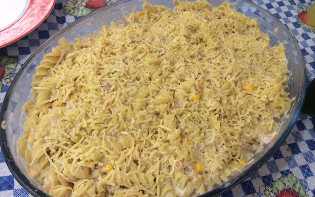 Macarrão ao molho branco com atum