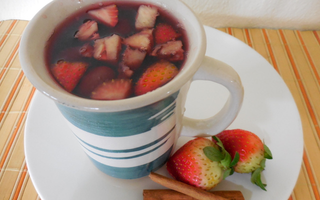 Vinho quente com frutas