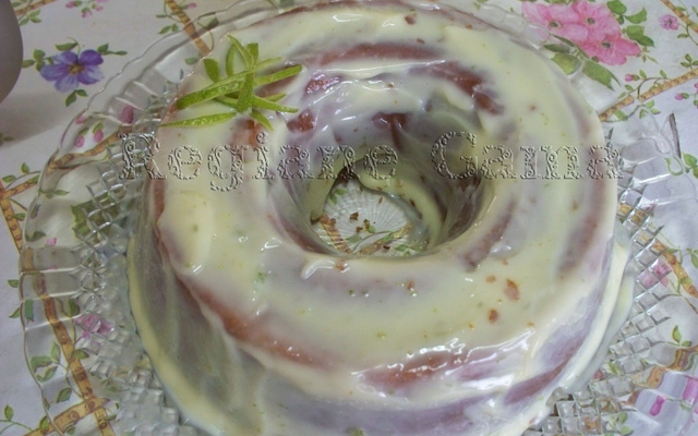 Bolo de gelatina de limão