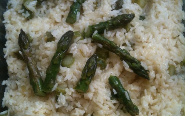 Risoto de aspargos frescos com gorgonzola