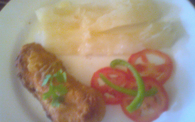 Macaxeira com frango empanado