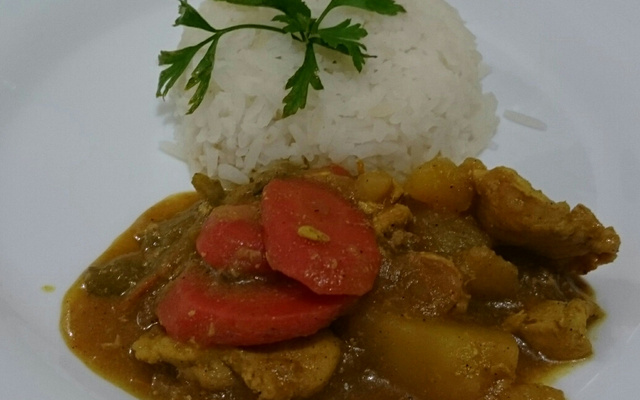 Frango e legumes ao curry