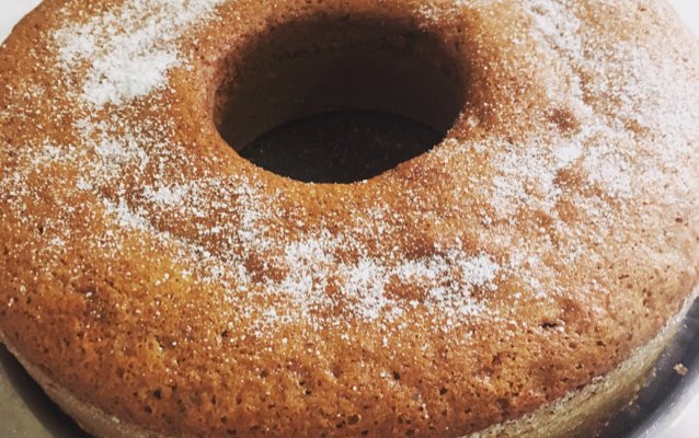 Bolo de bolinho de chuva com canela