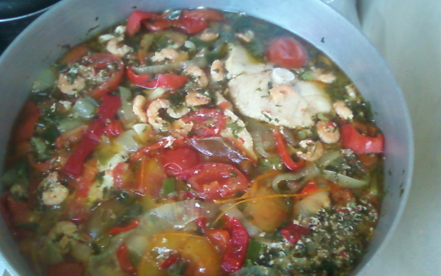 Moqueca de peixe e camarão