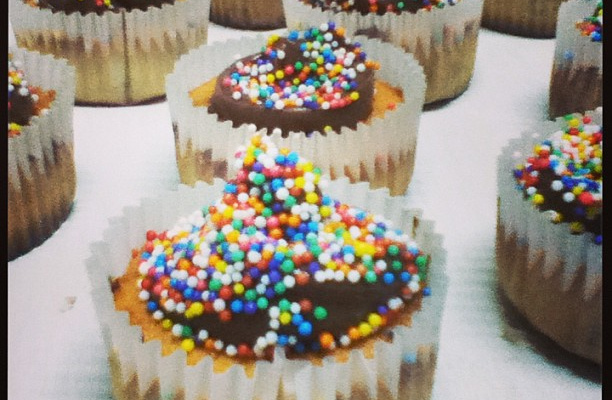 Muffin com gotas de chocolate e coco
