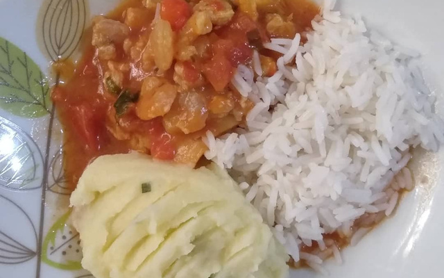 Molho de filé de peixe com camarão