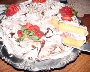 Bolo mesclado de morango