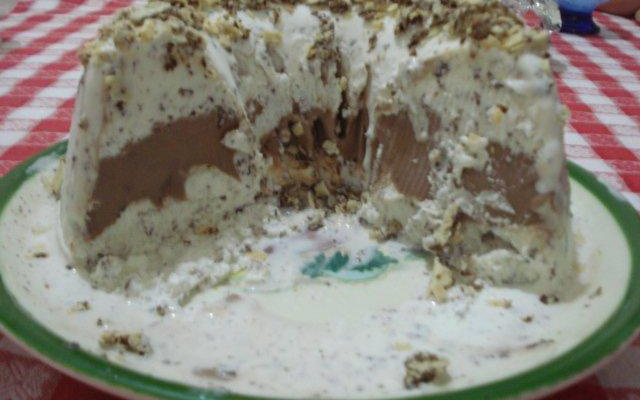 Bolo de sorvete com brigadeiro