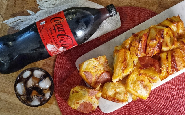 Pão folhado de peperoni 