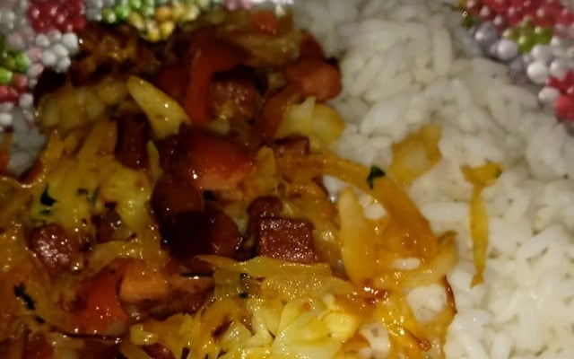 Refogado de repolho, calabresa e bacon